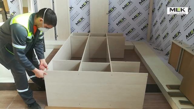 Спальный гарнитур "Верона" Шкаф трёхдверный с ящиками и зеркалом смотреть онлайн