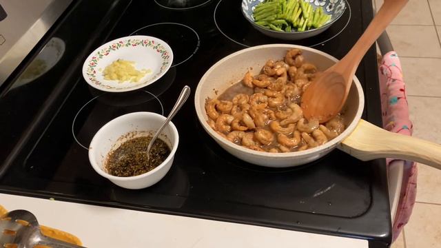 Креветки жареные.