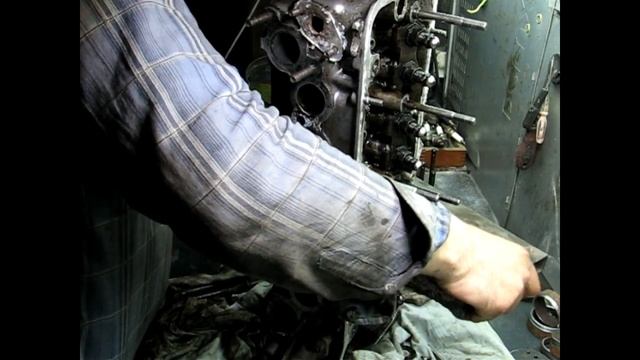 Как заменить сальники клапанов, используя рассухариватель клапанов смотреть онлайн