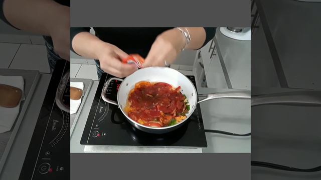 Pescado en Salsa de Tomate Delicioso y Fácil de Hacer. смотреть онлайн