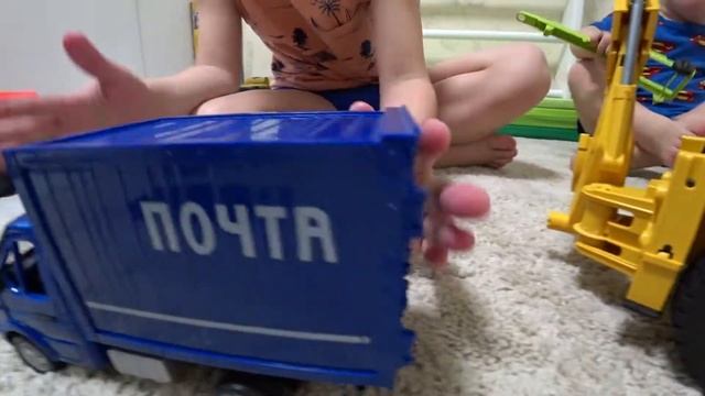 Самые любимые машинки Мишки и Лешки Комбайн Бетономешалка смотреть онлайн