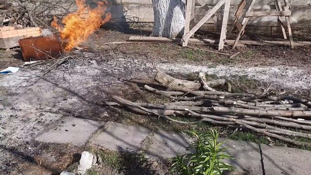 ‼️‼️‼️БАБУШКИ РАБОТАЮТ 🌅🌅🌅🌅🌅🌅горит все синим пламенем 🔥🔥🔥🔥🔥🔥 смотреть онлайн