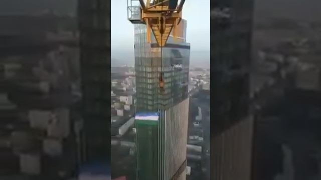 Масква ситида мухожирлар Узбекистон байрогини кокка котарди смотреть онлайн
