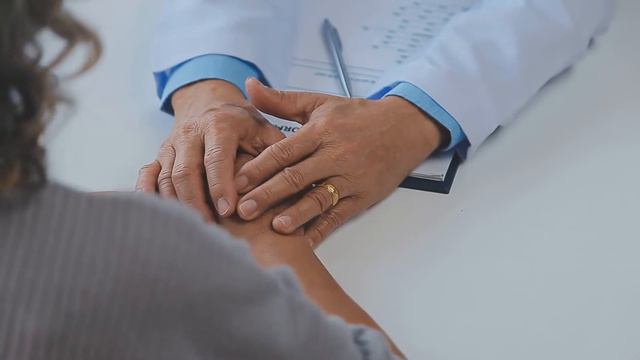 КОМ В ГОРЛЕ: почему возникает и как избавиться смотреть онлайн