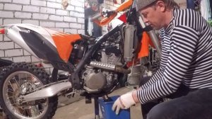 Замена антифриза на мотоцикле КТМ 350 sxf 2011 года
