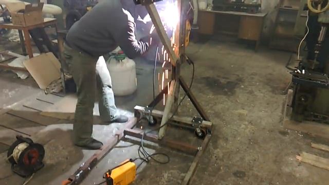 Мобильный подъемник (мини кран) с ручной лебедкой. смотреть онлайн