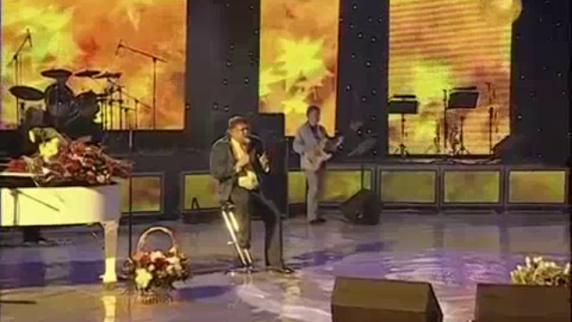 Микола Мозговий - Золотиста осінь (Live) смотреть онлайн