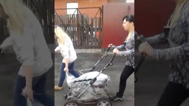 вот деревушка!! уголь на колясках возят)) смотреть онлайн