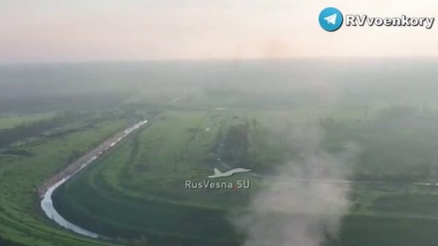 ロシア軍はアルチョモフスク（バフムト）地域で、地雷除去装置UR-77「メテオリット」または兵士たちが「ズメイ・ゴリニチ」と呼ぶ装置を使用しました。エフェクト満点の爆発を撮影.mp4 смотреть онлайн