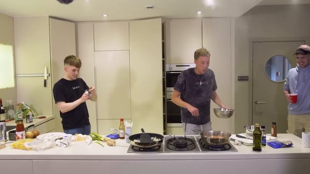YOUTUBER COOK OFF VS STEPHEN TRIES! смотреть онлайн