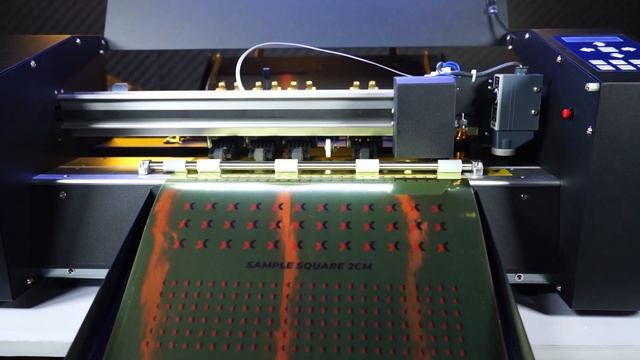 Cutting Sticker Gold & Silver Pakai Mesin Label Cutting Ini ? BISA !! - maxipro.co.id смотреть онлайн