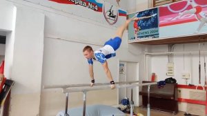 Самая простая комбинация гимнастических элементов на брусьях (для всех групп мышц)