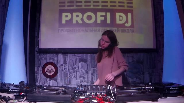 PROFI DJ SCHOOL - MIXED BY DJ ALINA KALININA (MOSCOW) 09 02 2018 смотреть онлайн