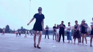 Шафл на каблуках ? танцует красавица Цинцин. На берегу ЧУ