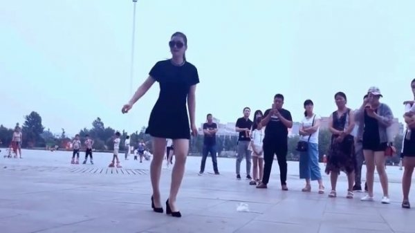 Шафл на каблуках ? танцует красавица Цинцин. На берегу ЧУ