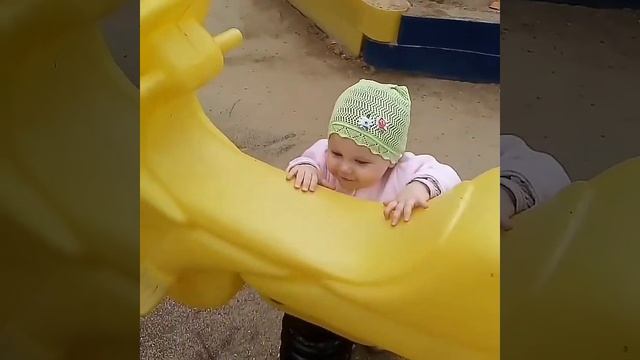 2 мая 2017. Весна. Маргоше почти 11 мес., а бегает быстрее взрослого☺ смотреть онлайн