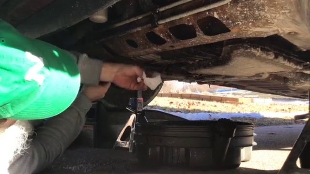 1996 Oldsmobile Ciera motor oil and filter change смотреть онлайн