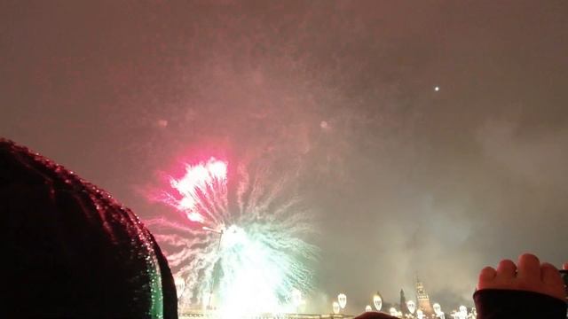 2021年、モスクワ、赤の広場近くのお正月の花火！ смотреть онлайн