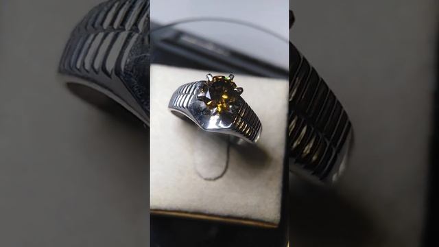 Кольцо с натуральным бриллиантом коньячного цвета 1ct смотреть онлайн