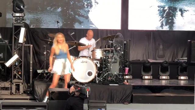 Get over yourself Kelsea Ballerini 2018 смотреть онлайн