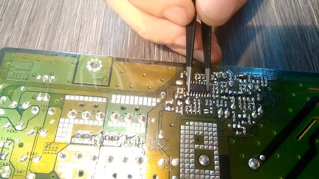 Не хотел чинить монитор но люди настаивали смотреть онлайн