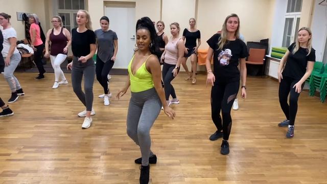 Amor Por El Chat - Chris Paradise and Zara Queen смотреть онлайн