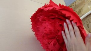 Ростовая гвоздика из гофрированной бумаги. Как сделать ростовой цветок. Пошаговая инструкция. DIY