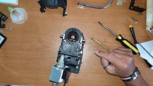 Nespresso Pixie (Krups XN3005 o Delonghi EN125.R) perdita acqua, smontaggio e pulizia completa