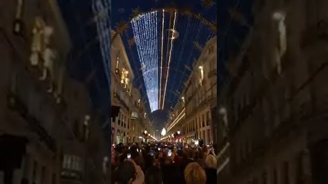 Световое новогоднее шоу на улице 2017 - 2018 Show must go on от Queen смотреть онлайн