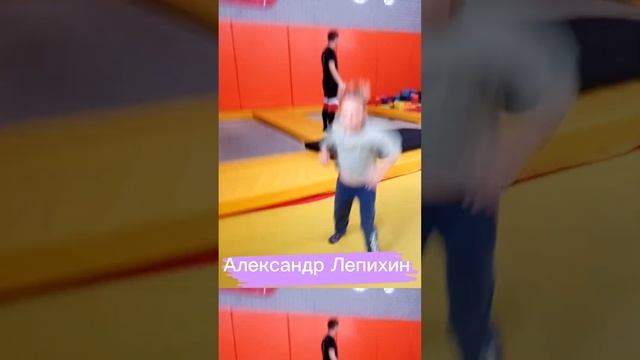 Крутим сальто, не расслабляемся без самоката (но скучаем) смотреть онлайн