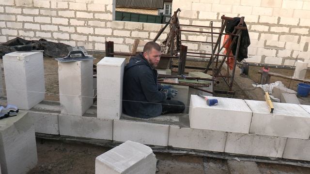 Стоит ли начинать стройку в одиночку. Что строить в начале баню или дом. Надо ли слушать советчиков смотреть онлайн