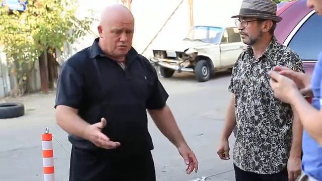 Бокс или карате? Владимир Черня (тренер Кости Цзю) и Андрей Гордеев группа "Манго Манго" . смотреть онлайн