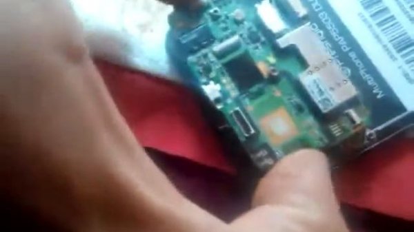 Prestigio MultiPhone 5503 Duo не включается не опредиляется кирпичь замена еммс