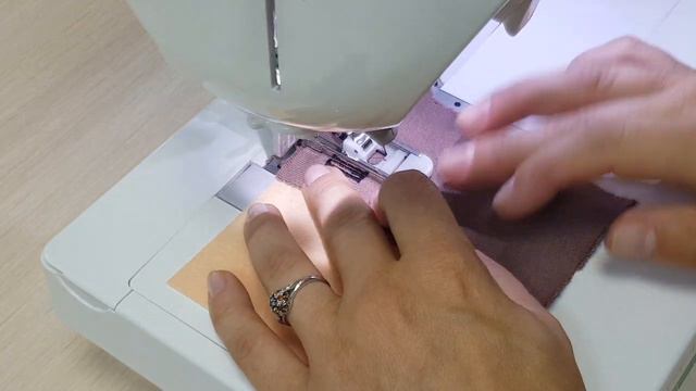 Как красиво выметать петлю на одном слое трикотажа. смотреть онлайн