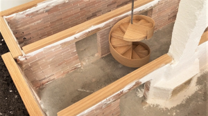 МИНИ-Стройка: Установка Винтовой Лестницы из Дерева и Мауэрлатов в Мини-Дом. ЧАСТЬ 2.