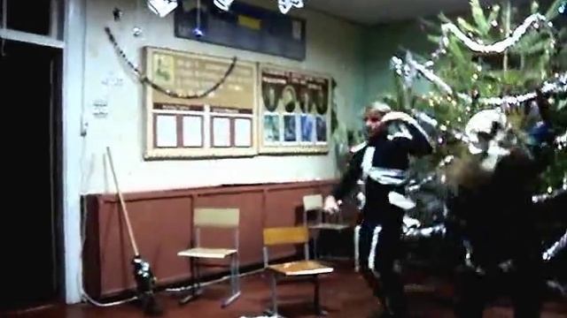 Танець Баби-Яги та Чахлика Невмирущого. ВЧ-3 - SkoolTV смотреть онлайн