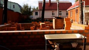 Как быстро построить баню из кирпича? Первые пять дней стройка!