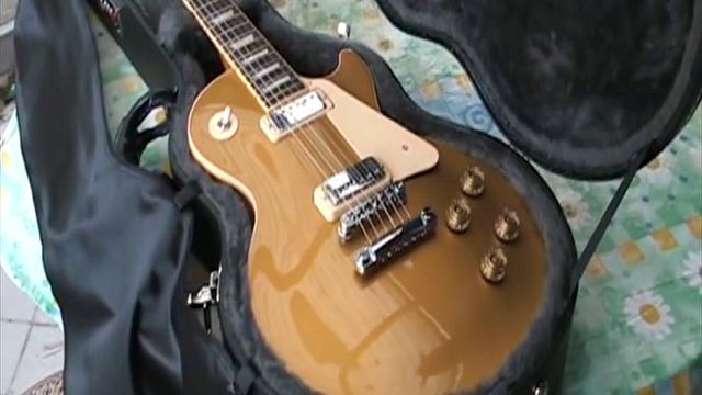 Gibson Les Paul Deluxe смотреть онлайн