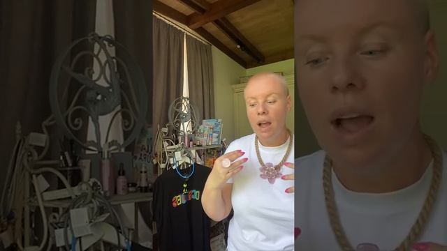 Украшения с белой футболкой: как сделать образ интересным смотреть онлайн