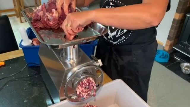 Meat Grinding, our first use of the Rural Butcher T22 Grinder смотреть онлайн