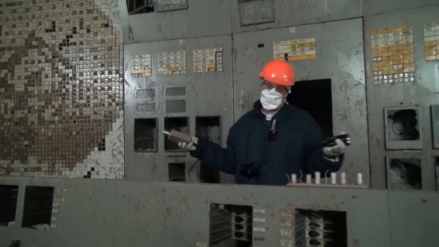 inside Chernobyl ЧАЭС sarcophagus 2016 - reactor #4 control room and lead-lined corridors смотреть онлайн