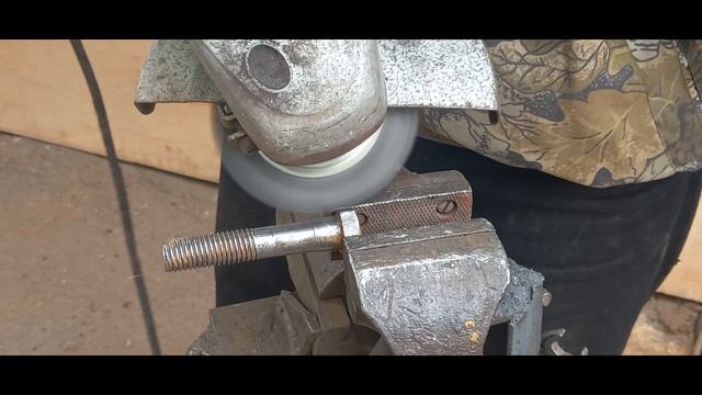 Как быстро и легко очистить болт от ржавчины!!! смотреть онлайн