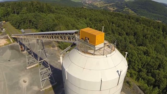 Naza-Copter + Arris-Gimbal FPV-Flight over a stone pit смотреть онлайн