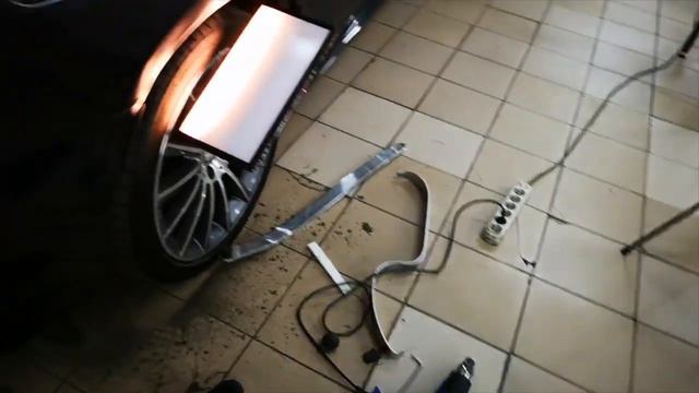 Удаляем вмятину на крыле (сложный доступ) кобракрючки  Iomart.ru