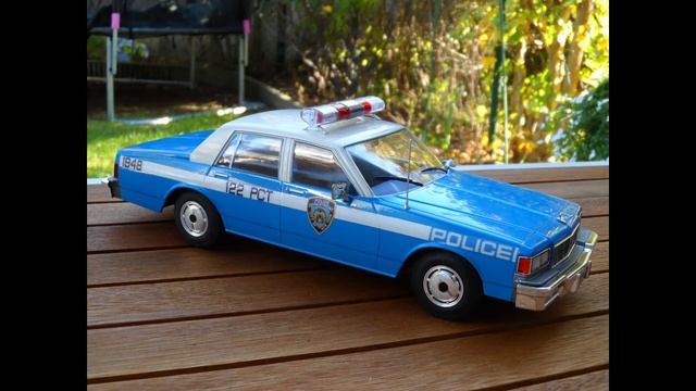 1/18 NYPD Chevrolet Caprice Classic смотреть онлайн