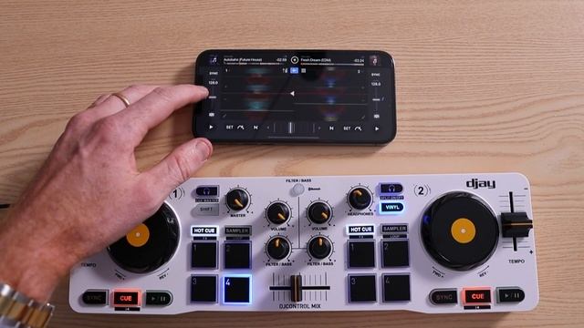 DJControl Mix - Mix Two Tracks (video 3/5) | Hercules DJ