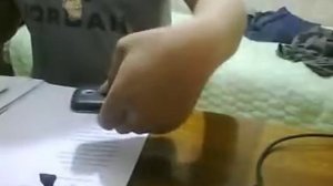 Как снять заднюю крышку телефона LG-P500 Optimus One