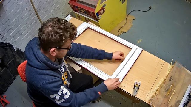 Coin Pusher- DIY Tipping Point game rebuild - Part 1 - Replacement glass and LED Lighting install смотреть онлайн