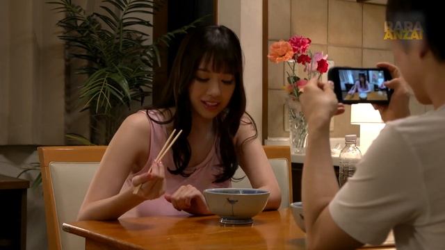 Rara Anzai Eating Ramen смотреть онлайн
