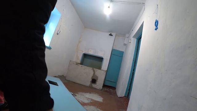 Решили не вкладывать бабки! Своими силами из того что есть! Ремонт старого дома смотреть онлайн
